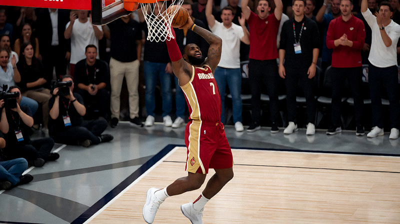 詹姆斯在NBA比赛中完成势大力沉的扣篮,全场观众起立欢呼